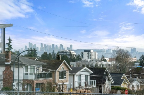 212-2800 Chesterfield Avenue, North Vancouver, BC 