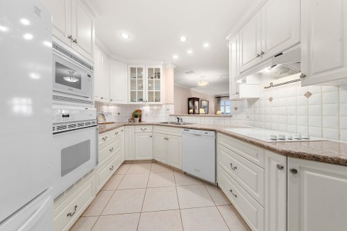 212-2800 Chesterfield Avenue, North Vancouver, BC 