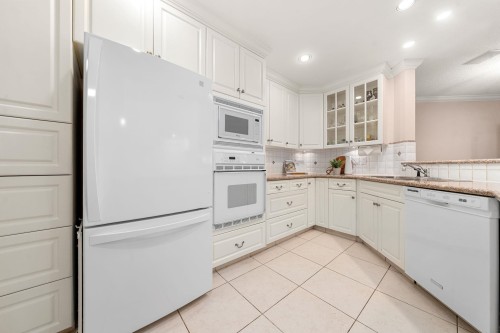 212-2800 Chesterfield Avenue, North Vancouver, BC 