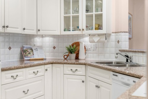 212-2800 Chesterfield Avenue, North Vancouver, BC 