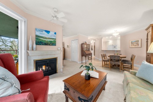 212-2800 Chesterfield Avenue, North Vancouver, BC 