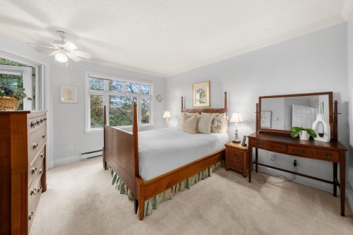 212-2800 Chesterfield Avenue, North Vancouver, BC 