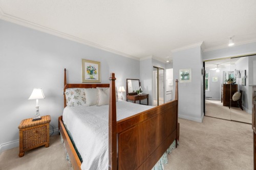 212-2800 Chesterfield Avenue, North Vancouver, BC 