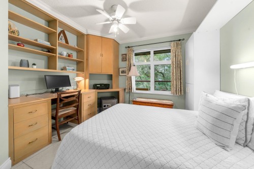 212-2800 Chesterfield Avenue, North Vancouver, BC 