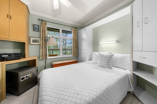 212-2800 Chesterfield Avenue, North Vancouver, BC 