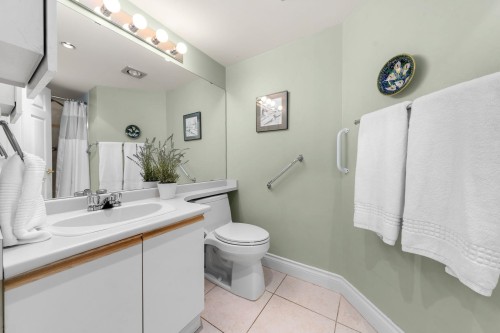 212-2800 Chesterfield Avenue, North Vancouver, BC 