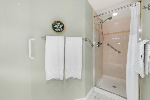 212-2800 Chesterfield Avenue, North Vancouver, BC 