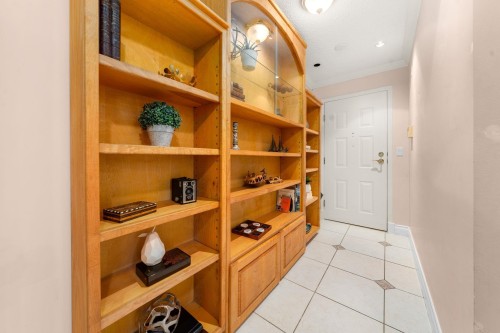 212-2800 Chesterfield Avenue, North Vancouver, BC 