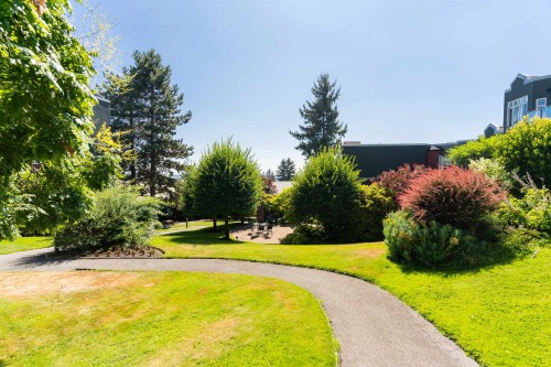 212-2800 Chesterfield Avenue, North Vancouver, BC 