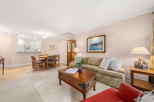 212-2800 Chesterfield Avenue, North Vancouver, BC 