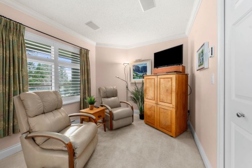 212-2800 Chesterfield Avenue, North Vancouver, BC 