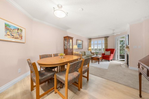 212-2800 Chesterfield Avenue, North Vancouver, BC 