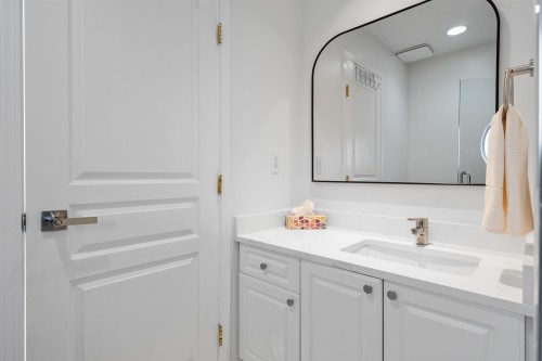 1-8581 Jellicoe Street, Vancouver, BC 