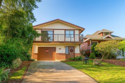 3003 Sunnyhurst Road NW North Vancouver, BC V7K 2G4