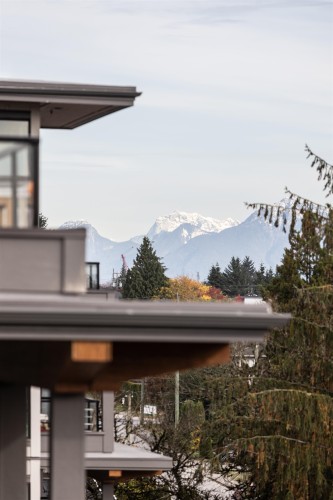 607-7588 16Th Street, Burnaby, BC 