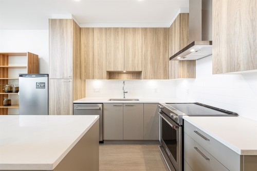 607-7588 16Th Street, Burnaby, BC 