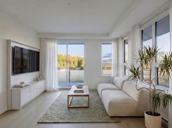 413-2015 St. Johns Street  Port Moody, BC V3H 0N5