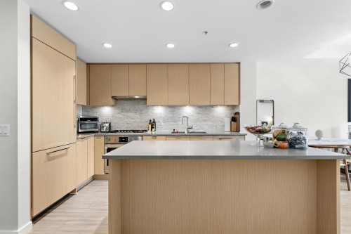 422-9213 Odlin Road, Richmond, BC 