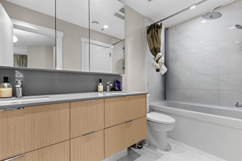 422-9213 Odlin Road, Richmond, BC 