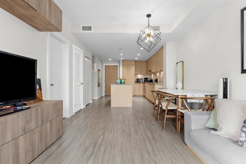 422-9213 Odlin Road, Richmond, BC 