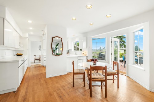 2372 Kings Avenue, West Vancouver, BC 