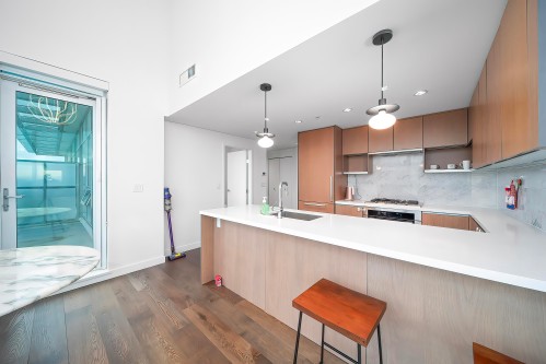 1903-8833 Hazelbridge Way, Richmond, BC 