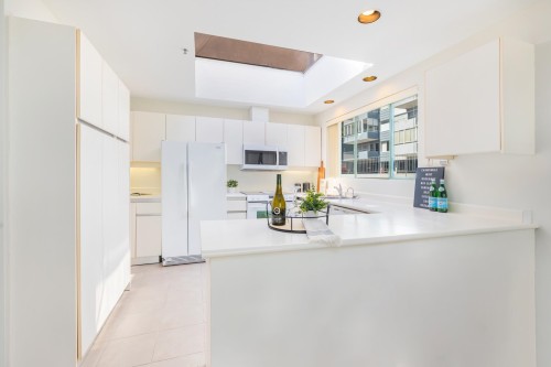 205-565 17Th Street, West Vancouver, BC 