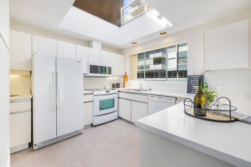 205-565 17Th Street, West Vancouver, BC 