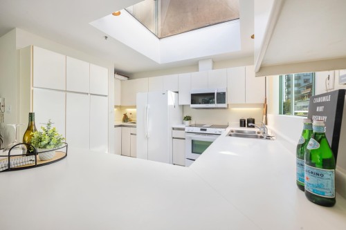 205-565 17Th Street, West Vancouver, BC 