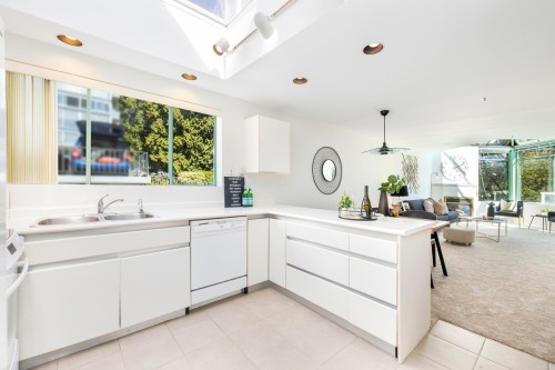 205-565 17Th Street, West Vancouver, BC 