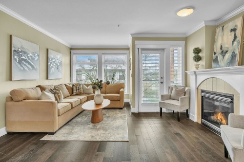 302-152 12Th Street E, North Vancouver, BC 