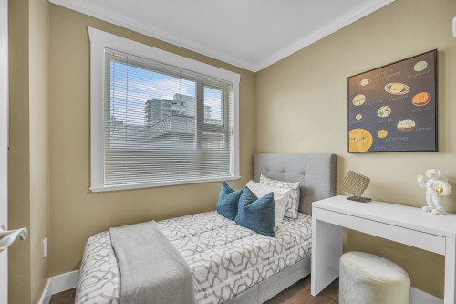 302-152 12Th Street E, North Vancouver, BC 