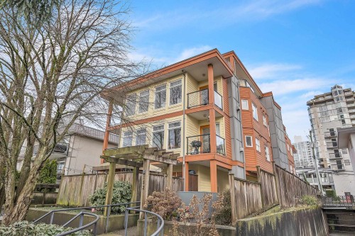 302-152 12Th Street E, North Vancouver, BC 