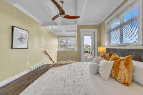 302-152 12Th Street E, North Vancouver, BC 