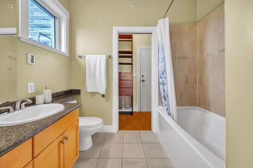 302-152 12Th Street E, North Vancouver, BC 