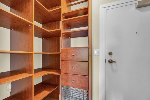 302-152 12Th Street E, North Vancouver, BC 