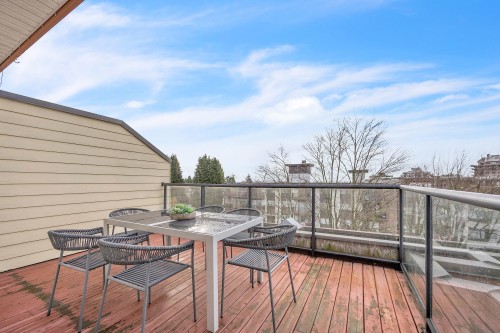 302-152 12Th Street E, North Vancouver, BC 