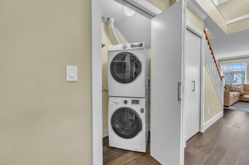 302-152 12Th Street E, North Vancouver, BC 