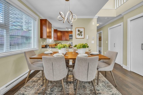 302-152 12Th Street E, North Vancouver, BC 