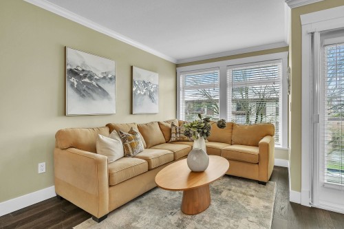 302-152 12Th Street E, North Vancouver, BC 