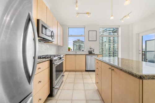 1006-160 13Th Street E, North Vancouver, BC 