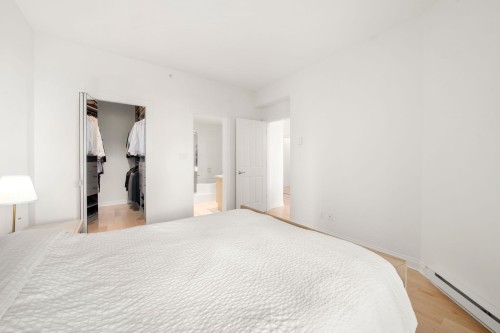 1006-160 13Th Street E, North Vancouver, BC 