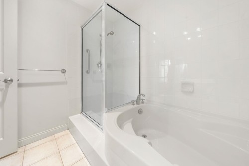 1006-160 13Th Street E, North Vancouver, BC 