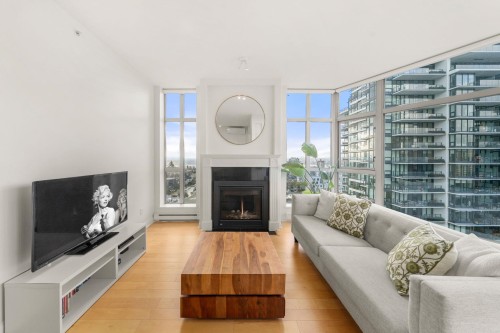 1006-160 13Th Street E, North Vancouver, BC 