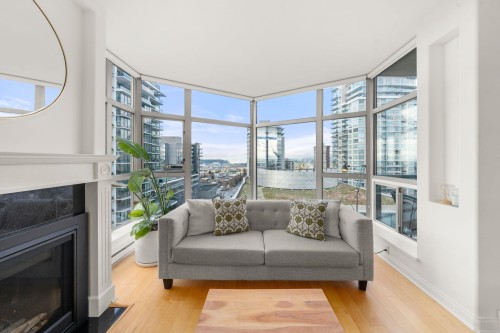 1006-160 13Th Street E, North Vancouver, BC 