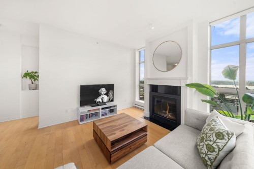 1006-160 13Th Street E, North Vancouver, BC 
