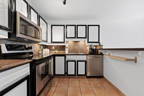 63-2212 Folkestone Way, West Vancouver, BC 