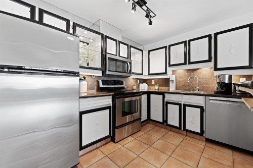 63-2212 Folkestone Way, West Vancouver, BC 