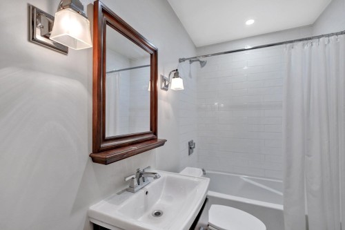 2303 3Rd Avenue W, Vancouver, BC 