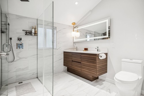 933 Mclean Drive, Vancouver, BC 